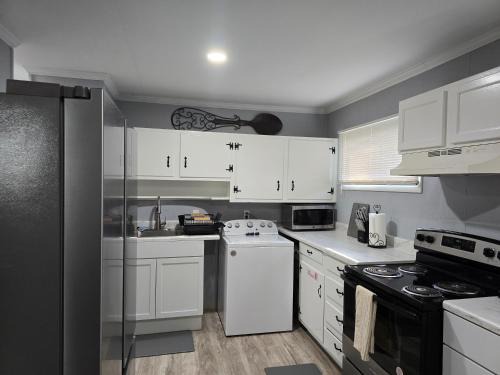Hampton House | Cozy Haven in Hampton Roads Near Beaches, Military Bases & Historic Sites