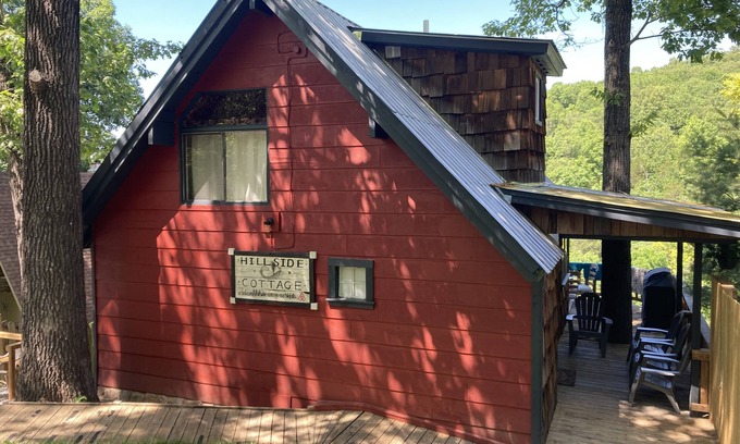 Marble Falls House | Cozy Hillside Cottage at Marble Falls - 5 miles from the upper Buffalo River.
