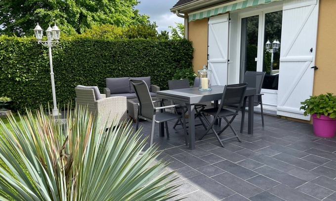 La Chapelle-Saint-Aubin Bed & Breakfast | Cozy House with Pool, Close to Le Mans, Parking Included