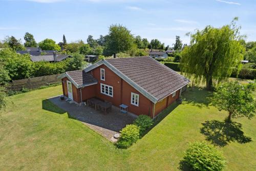 Kirke Hyllinge House | Cozy Holiday Home Near The Fjord And Bathing Pier