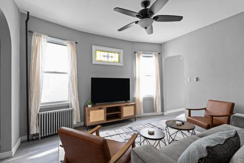 Wallington Apartment | Cozy Home, 19 min to NYC, 3 Car Driveway
