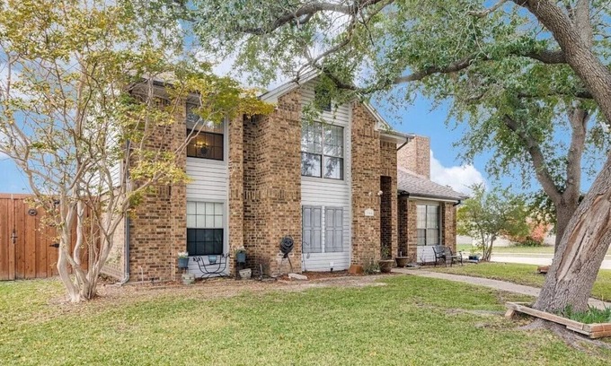 Rowlett House | Cozy Home away from Home