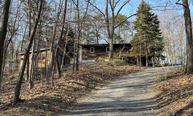 Huntingdon House | Cozy Home & Cabin near Seven Points at Raystown Lake, Holiday Hills