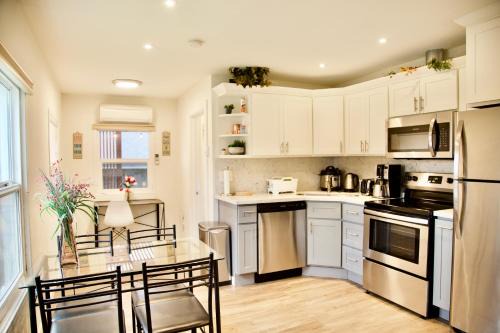 South Tacoma House | Cozy Home Conveniently Located with King Bed