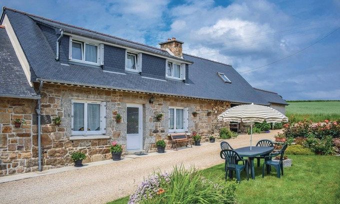 Caouennec-Lanvezeac House | Cozy home in Caouennec-Lanvezeac