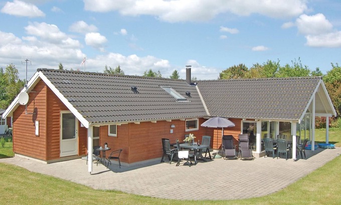 Bog By House | Cozy home in Bogø By with WiFi