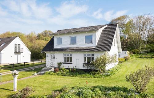 Brovst House | Cozy Home In Brovst With House Sea View