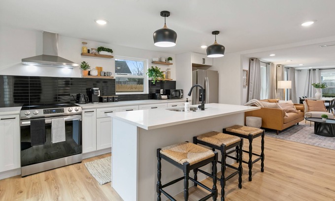 McKinney House | Cozy Home in Downtown McKinney with Backyard
