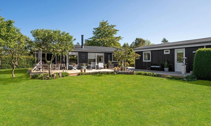 Dronningmolle House | Cozy home in Dronningmølle with WiFi