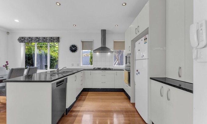 Epsom House | Cozy Home in Epsom