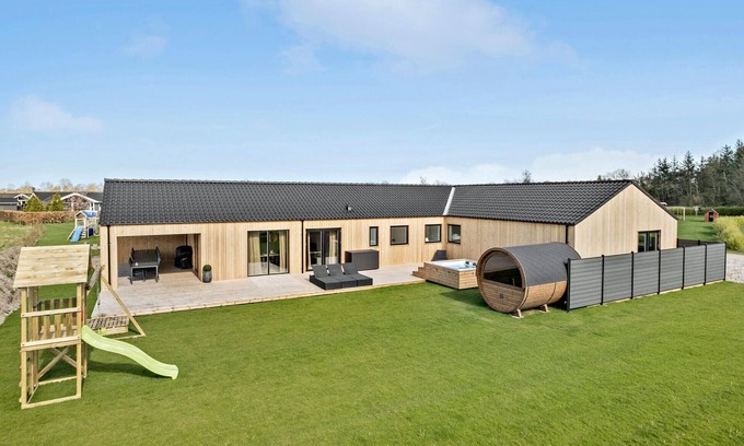 Hadsund House | Cozy home in Hadsund with sauna