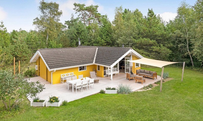 Hojby House | Cozy home in Højby with kitchen
