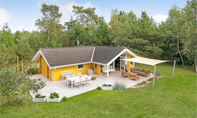 Hojby House | Cozy Home In Højby With Kitchen