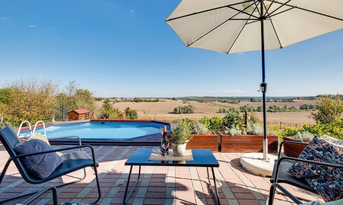 Kapela House | Cozy home in Kapela with WiFi