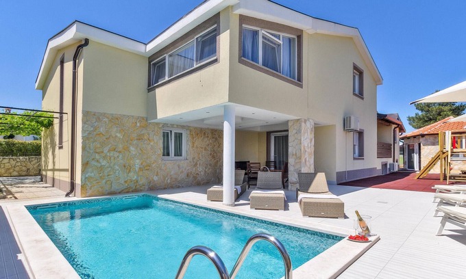 Kastel House | Cozy home in Kastel with WiFi