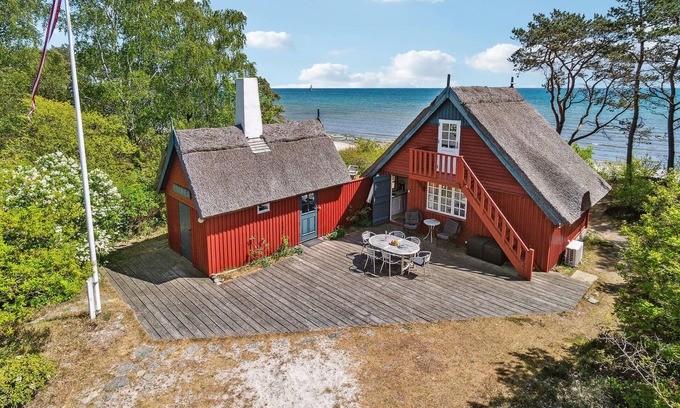 Bedegaard House | Cozy home in Nexø with kitchen