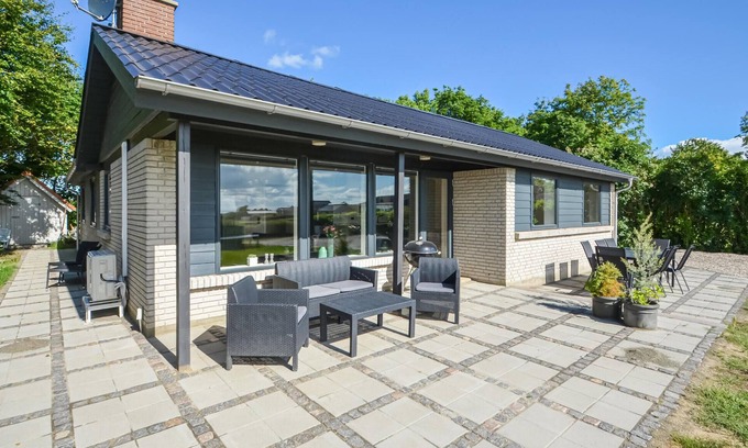 Ronbjerg House | Cozy home in øster assels with WiFi