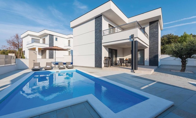 Razanj House | Cozy home in Razanj with WiFi