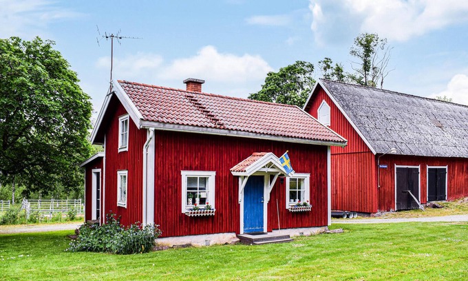 Rorvik House | Cozy home in Rörvik with lake view