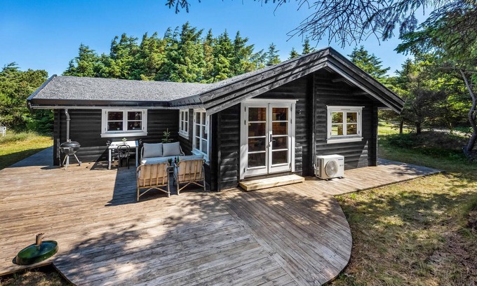 Fjand Badeby House | Cozy home in Ulfborg with kitchen