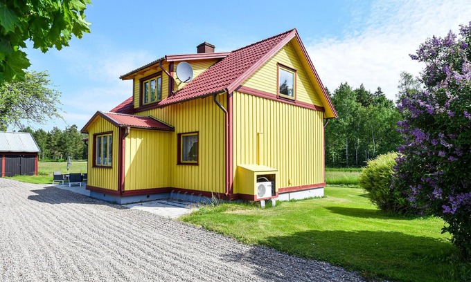 Grunnebo House | Cozy home in Vänersborg with WiFi