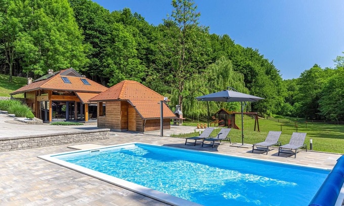 Ivanec House | Cozy home in Vitesinec with sauna