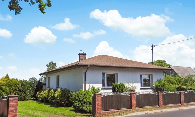 Nowe Warpno House | Cozy home in Warnoleka with WiFi