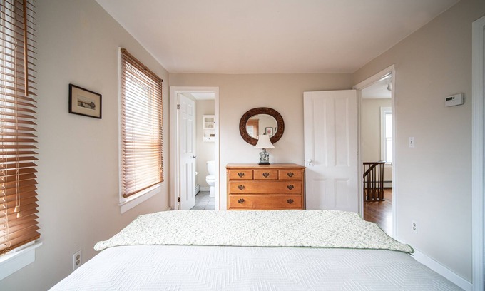 Stonington House | Cozy Home. Just a few minutes walk into beautiful, historic Stonington Borough.