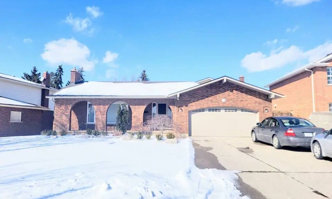 Thorold House | Cozy Home Near Niagara Attractions/Family-Friendly