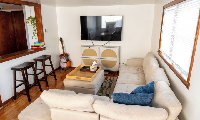 Monaca House | Cozy Home outside Pittsburgh