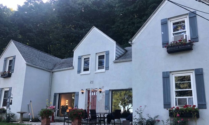Nyack House | Cozy home overlooking the water with a great view of the Tappan Zee Bridge.