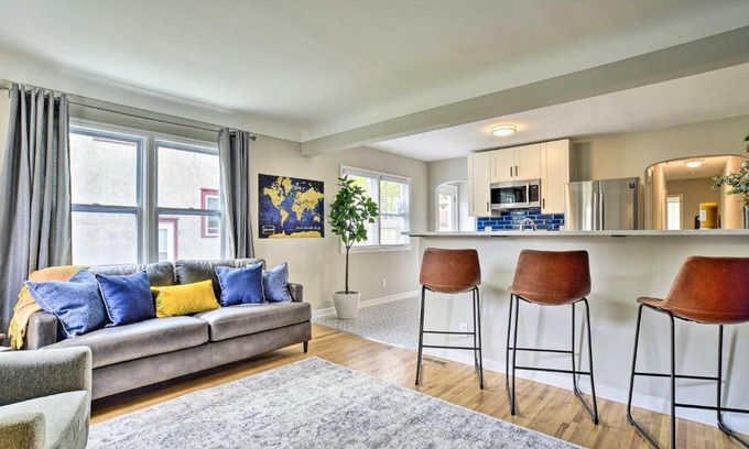Hiawatha House | Cozy Home WiFi, Parking, 5 Mi to Dtwn Mpls!