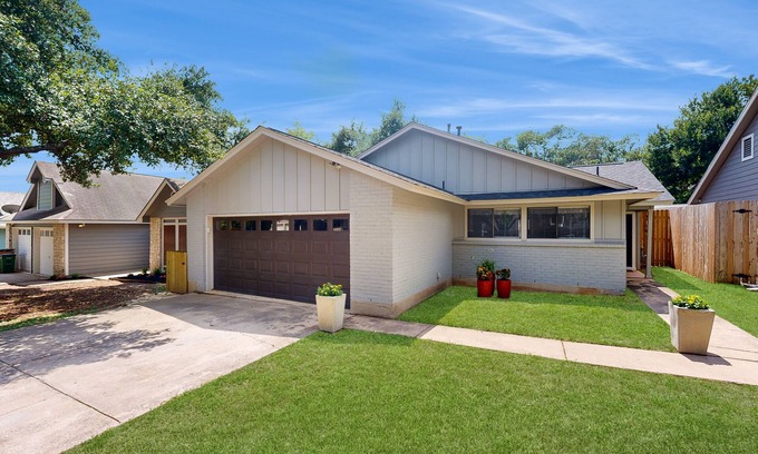Tanglewood Forest House | Cozy home with enclosed backyard and fire pit - Dog-friendly