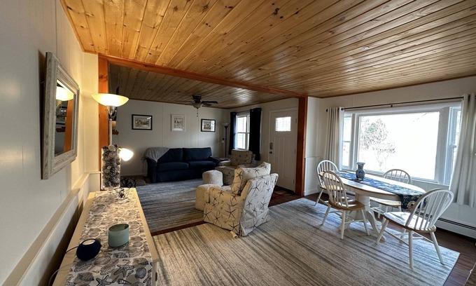 Saint George House | Cozy home with game room & walking distance to Clark Island Beach