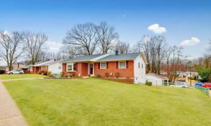 South Gate House | Cozy Home with Relaxing Views - 10 mins. to BWI