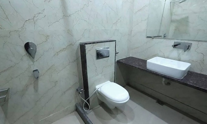 New Delhi House | Cozy hotel Shree Sai Dham in charming Delhi with AC, WiFi