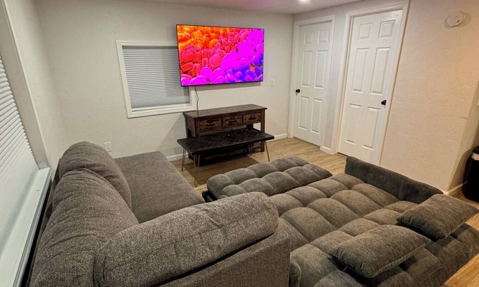 Fairview House | Cozy house in charming Anchorage with WiFi access