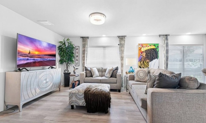 Jacarandas House | Cozy house in serene Cape Coral with WiFi, AC