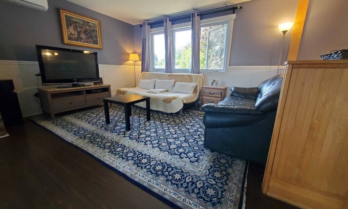 Saint Constant House | Cozy House in St-Constant-3 bedrooms-25min dowtown