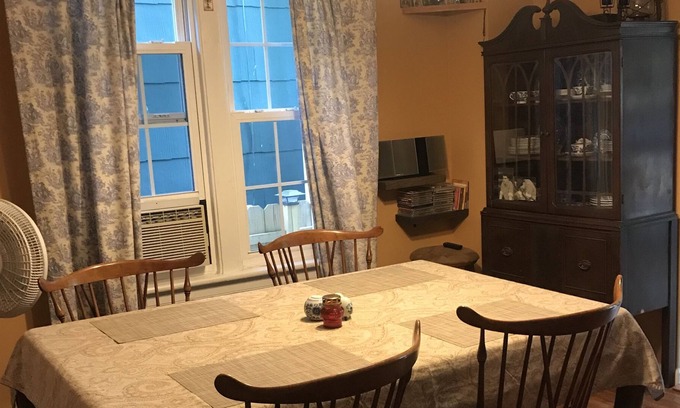 Philipstown House | Cozy house on a quiet street with a charming deck! 5 minutes walk to NYC train!