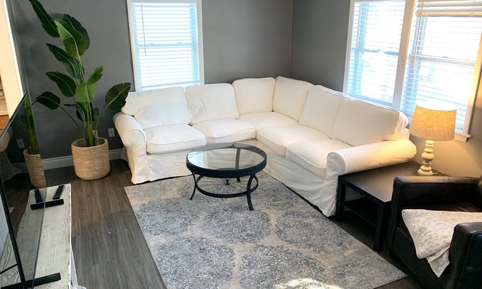 Quincy House | Cozy House on Collage Street