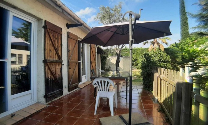 Biot House | Cozy house - peaceful setting, with a terrace, close to golf courses and beaches
