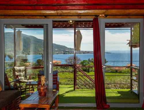 Aidhipsos Apartment | Cozy House with Amazing View and Unique Outdoor!