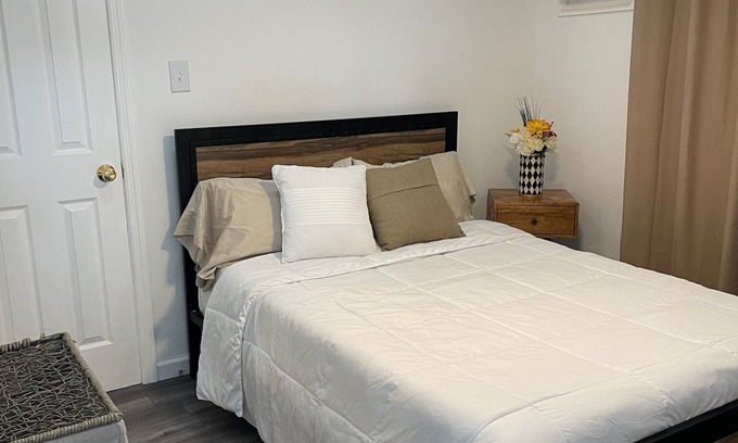 Key West Boat Rental | Cozy houseboat Felix the Cat Experience with AC and WiFi @ The Perry