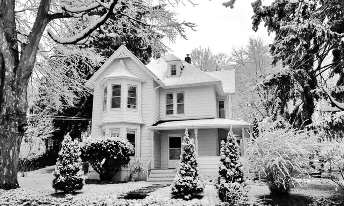 Clintondale House | Cozy Hudson Valley 1880 Carriage House with FIRE PLACE