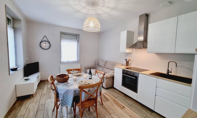 Iwuy Cottage | Cozy Independent House in Iwuy: Modern Amenities, WIFI, Parking, Terrace, Near Attractions