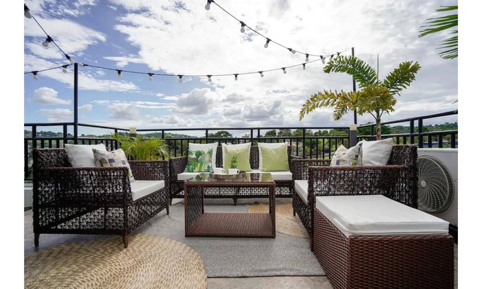 Antipolo Apartment | Cozy Industrial Chic Apt,Netflix+Balcony,Antipolo