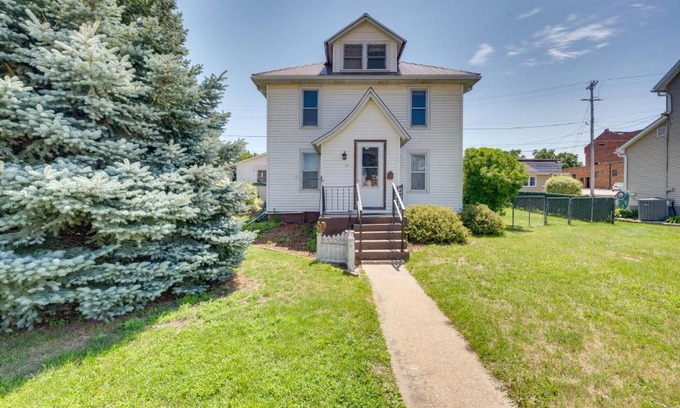 Dyersville House | Cozy Iowa Getaway with Patio and Fenced-In Yard!