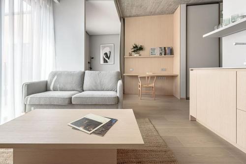 Uzupis Apartment | Cozy Japanese Oasis with Balcony, Gramophone, Netflix