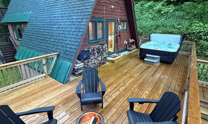 Killington House | Cozy Killington A-Frame w/Hot Tub, Modern Kitchen & Forest Views – Near Skiing & Hiking Trails